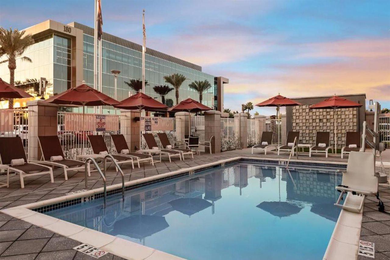 Hilton Garden Inn Chandler Downtown מראה חיצוני תמונה
