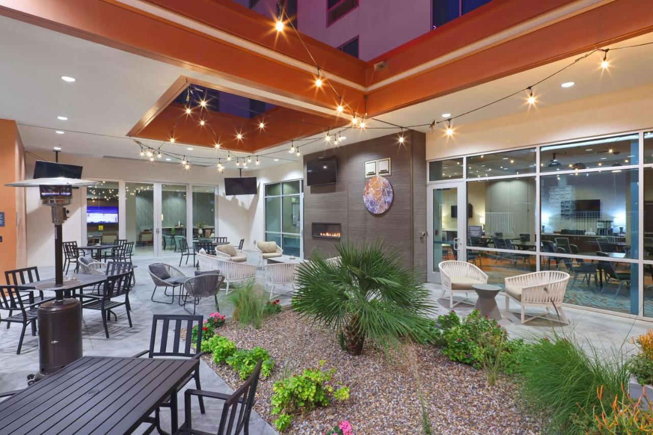 Hilton Garden Inn Chandler Downtown מראה חיצוני תמונה