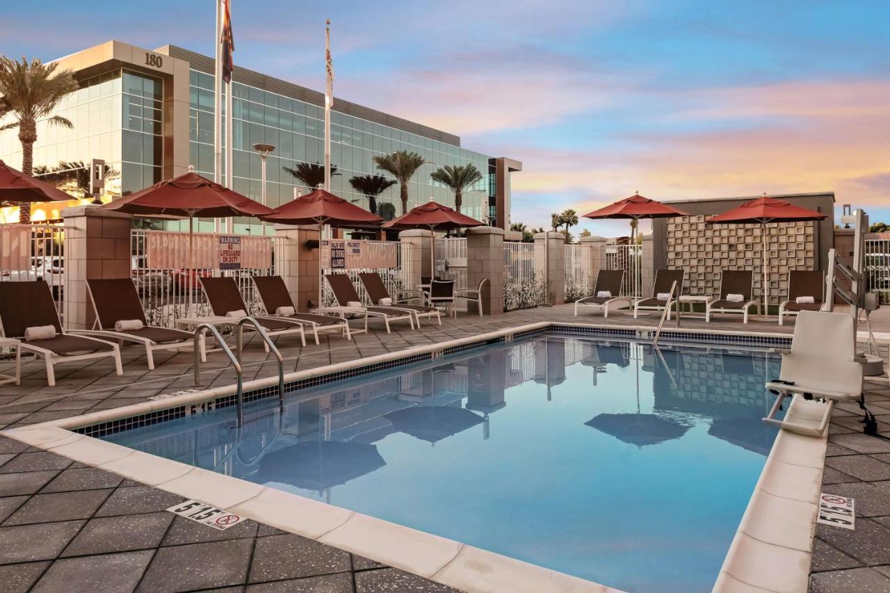 Hilton Garden Inn Chandler Downtown מראה חיצוני תמונה