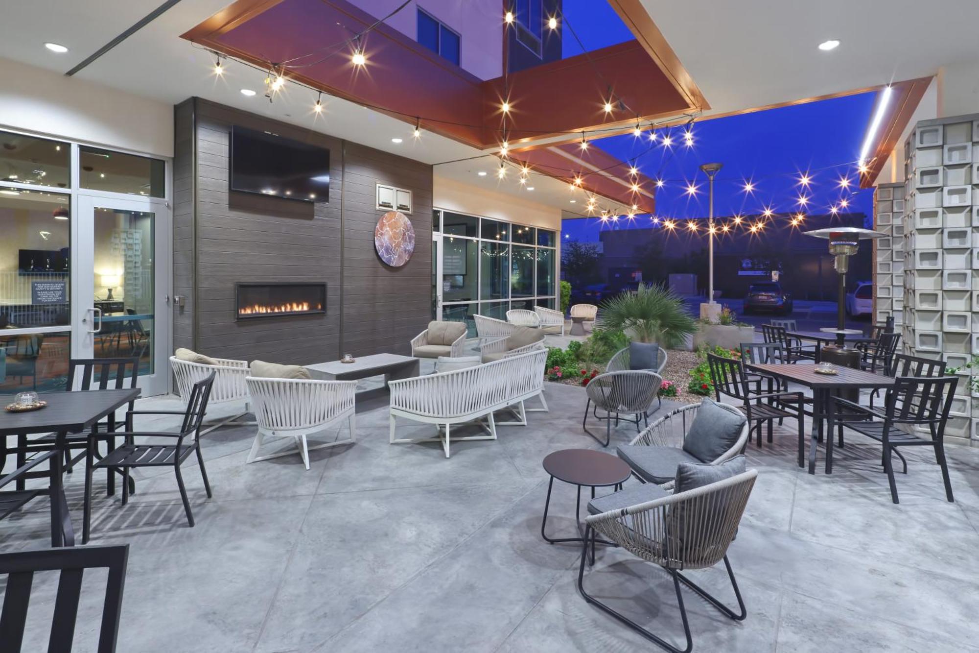 Hilton Garden Inn Chandler Downtown מראה חיצוני תמונה