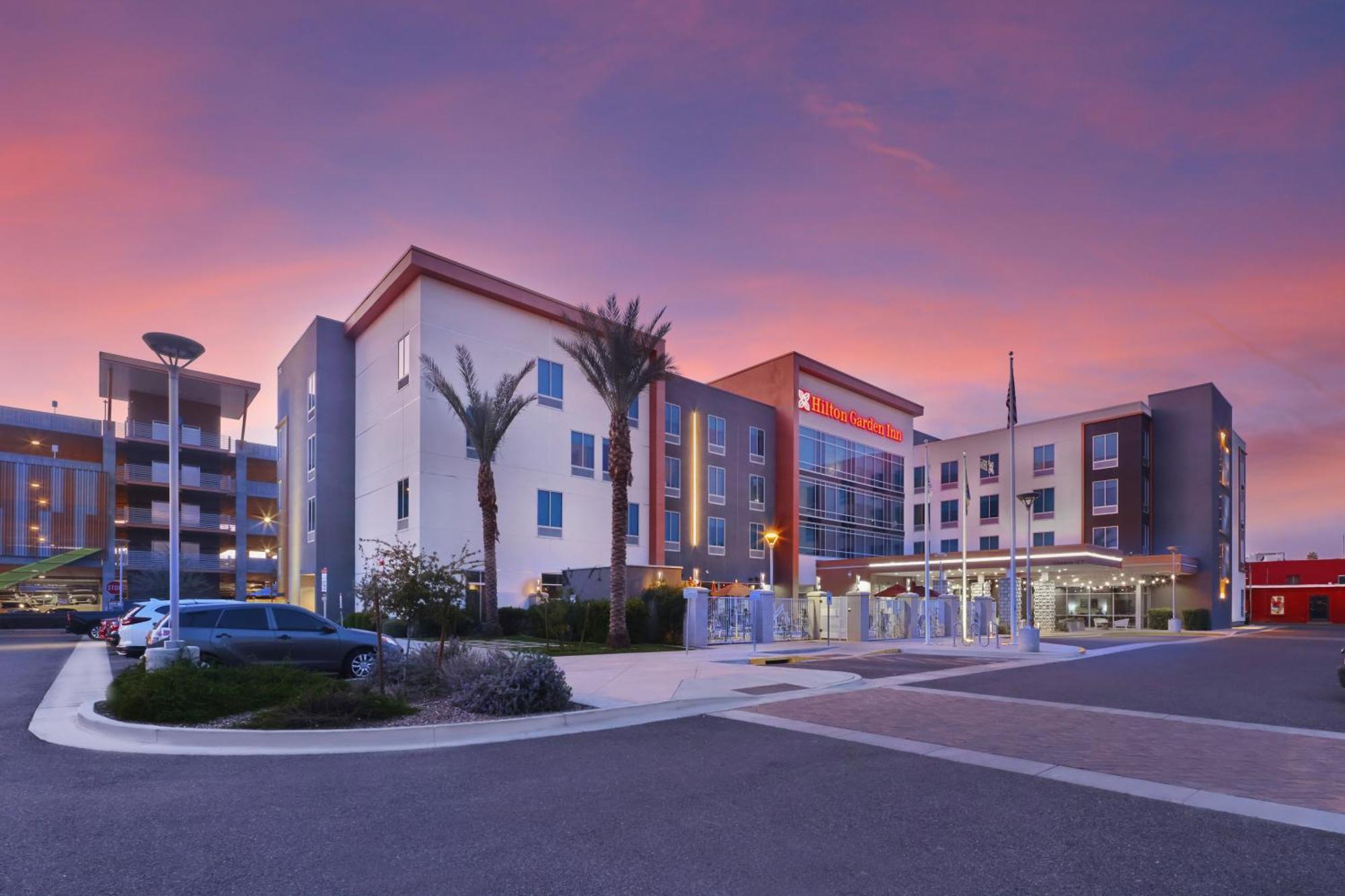 Hilton Garden Inn Chandler Downtown מראה חיצוני תמונה