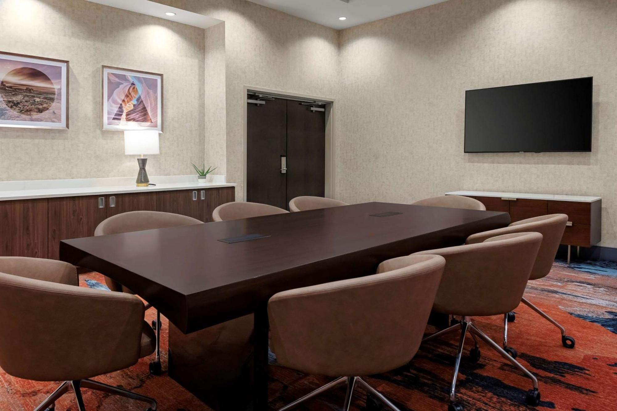 Hilton Garden Inn Chandler Downtown מראה חיצוני תמונה