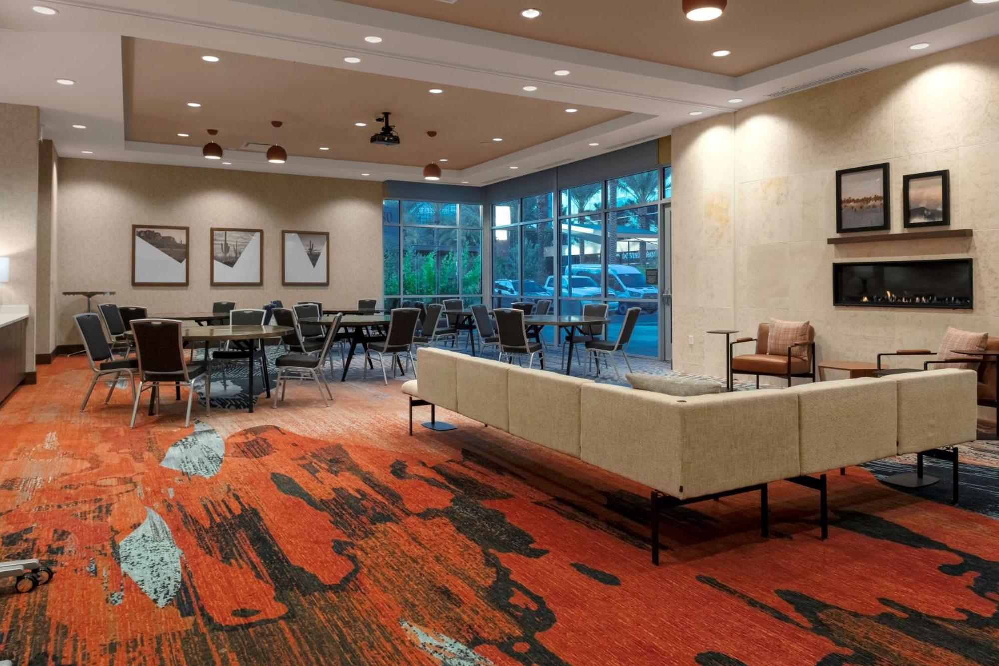 Hilton Garden Inn Chandler Downtown מראה חיצוני תמונה